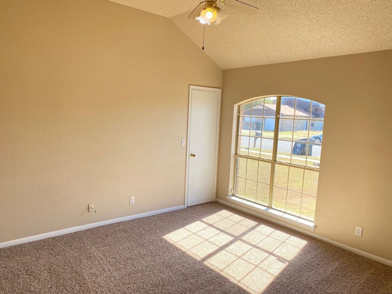 713 Lisa Ln - Photo 7 of 12