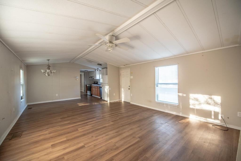 132 Holy Temple St - Photo 2 of 23