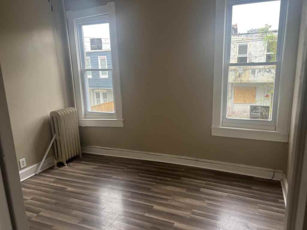 2200 Baker St - Photo 4 of 13