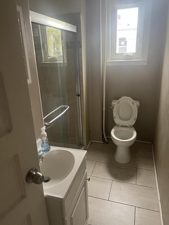2200 Baker St - Photo 5 of 13