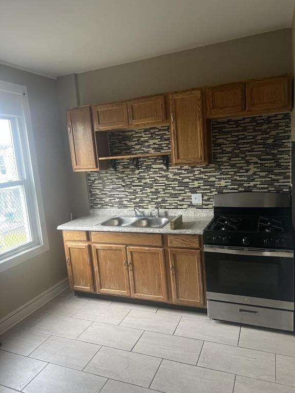 2200 Baker St - Photo 7 of 13