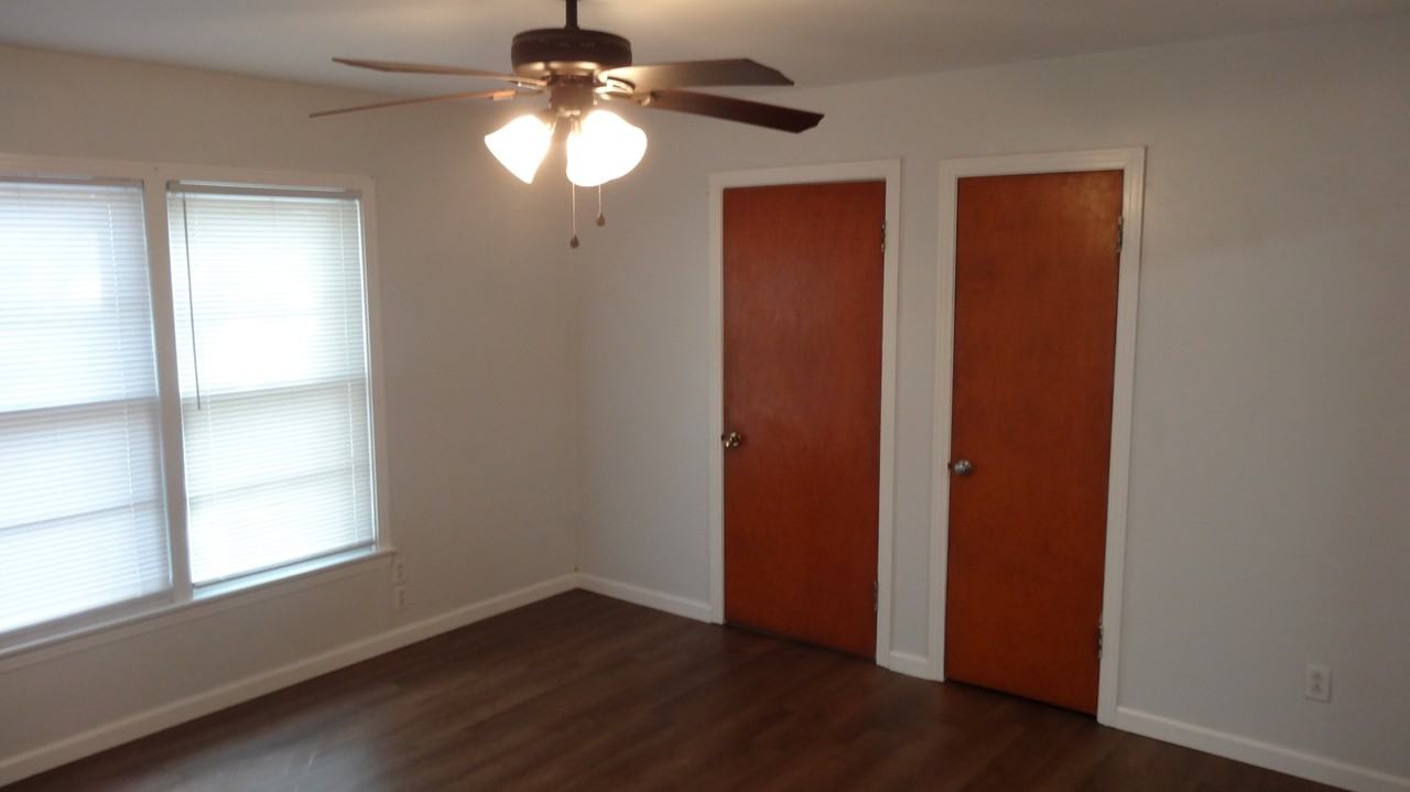 303 Tee Dr - Photo 2 of 10