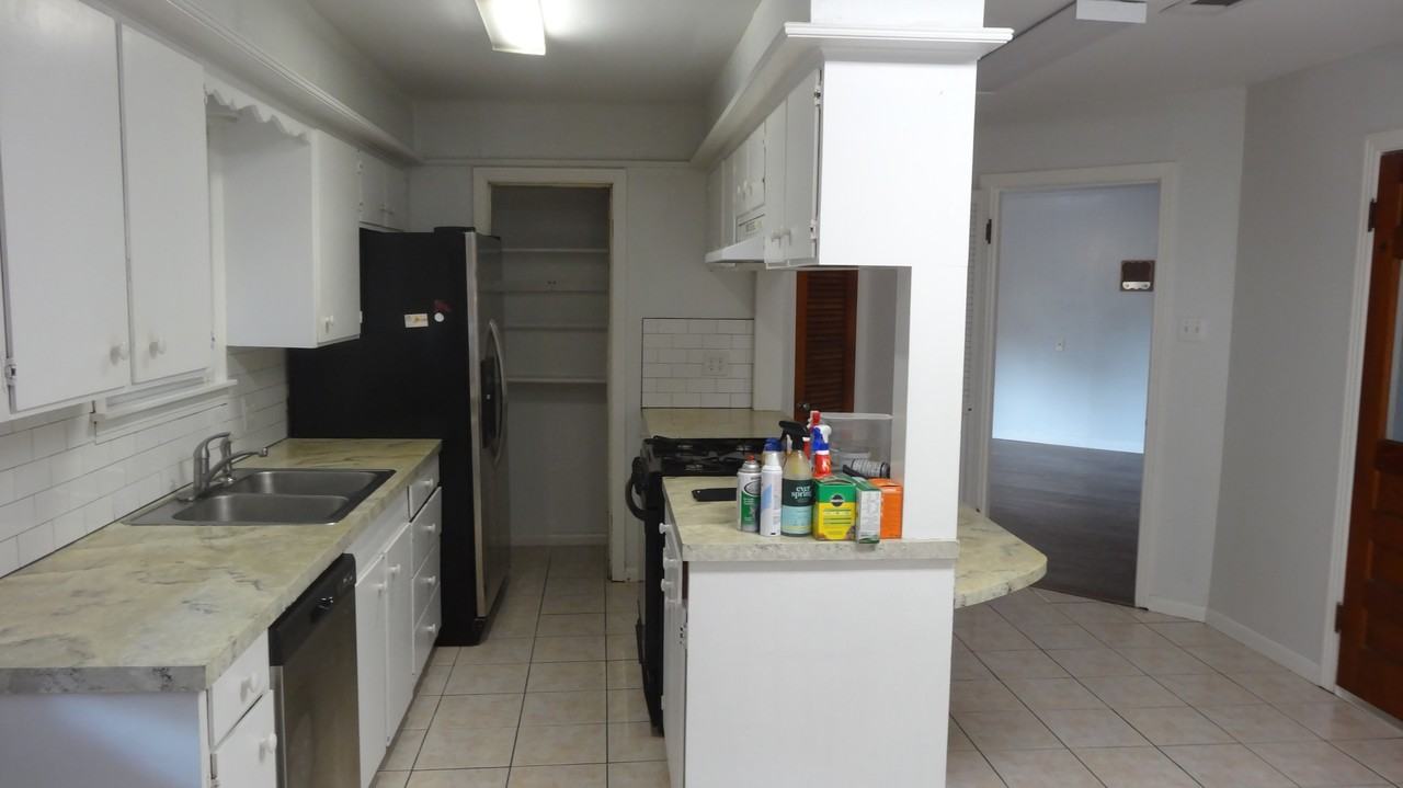 303 Tee Dr - Photo 4 of 10