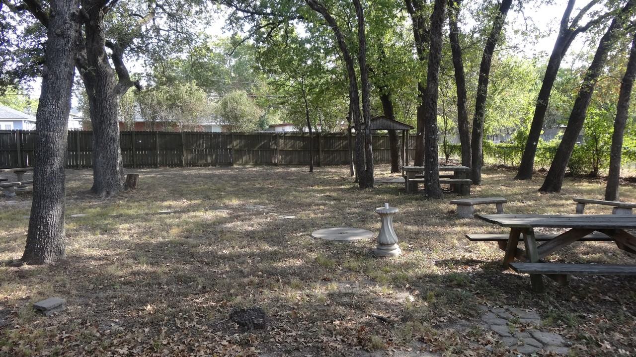 303 Tee Dr - Photo 3 of 10