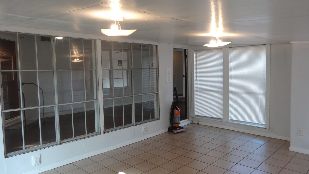 303 Tee Dr - Photo 6 of 10