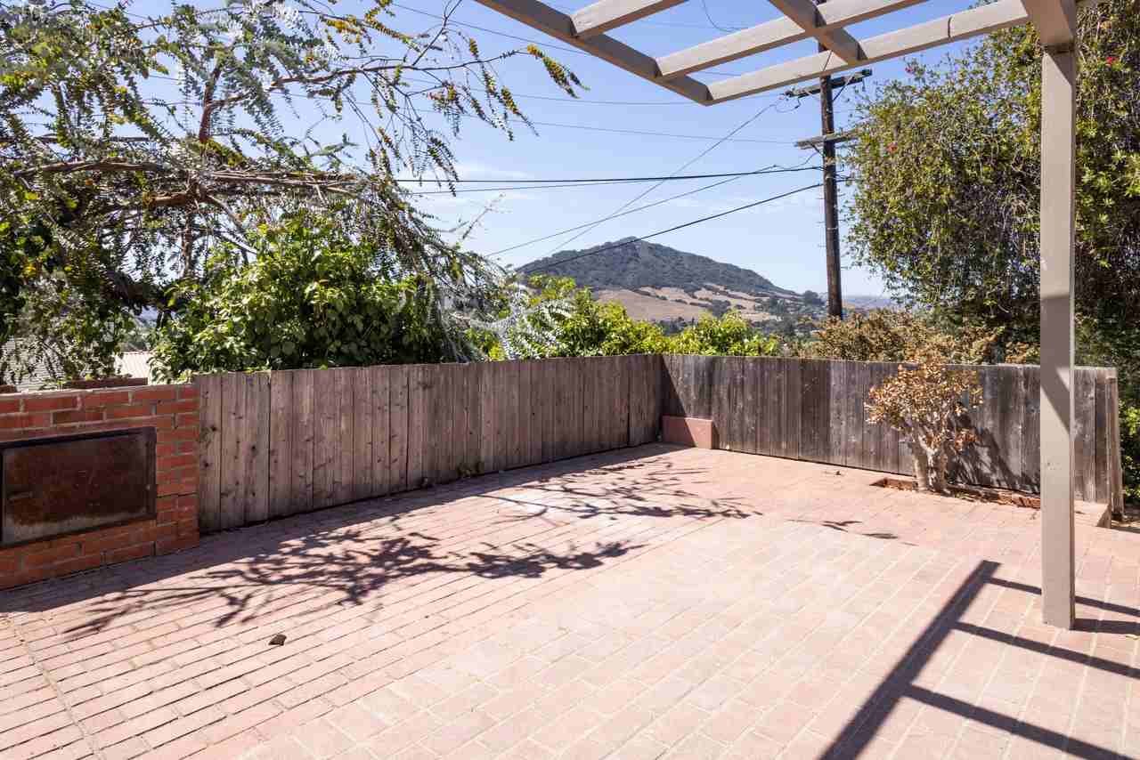 205 Albert Dr - Photo 2 of 10