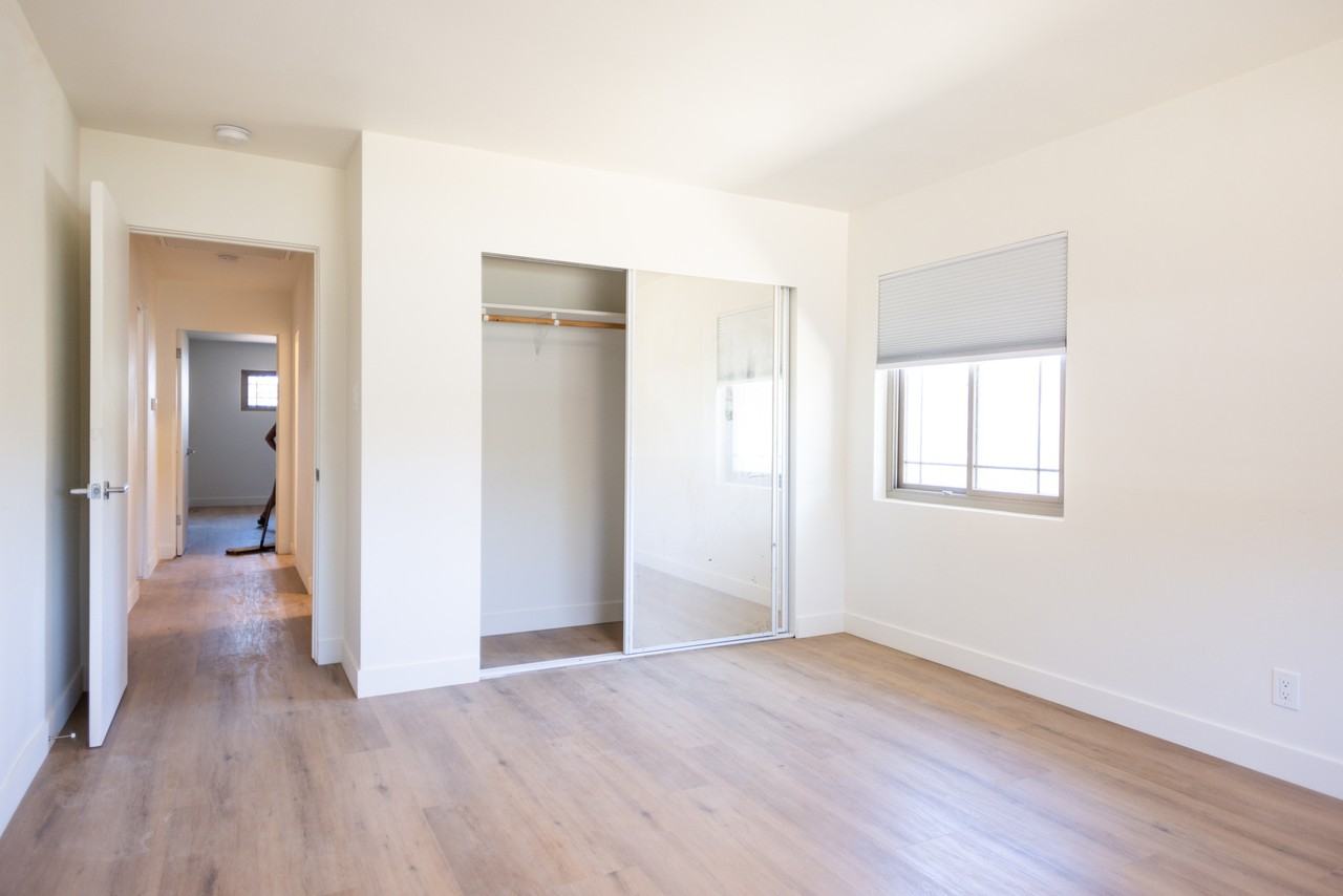 205 Albert Dr - Photo 3 of 10