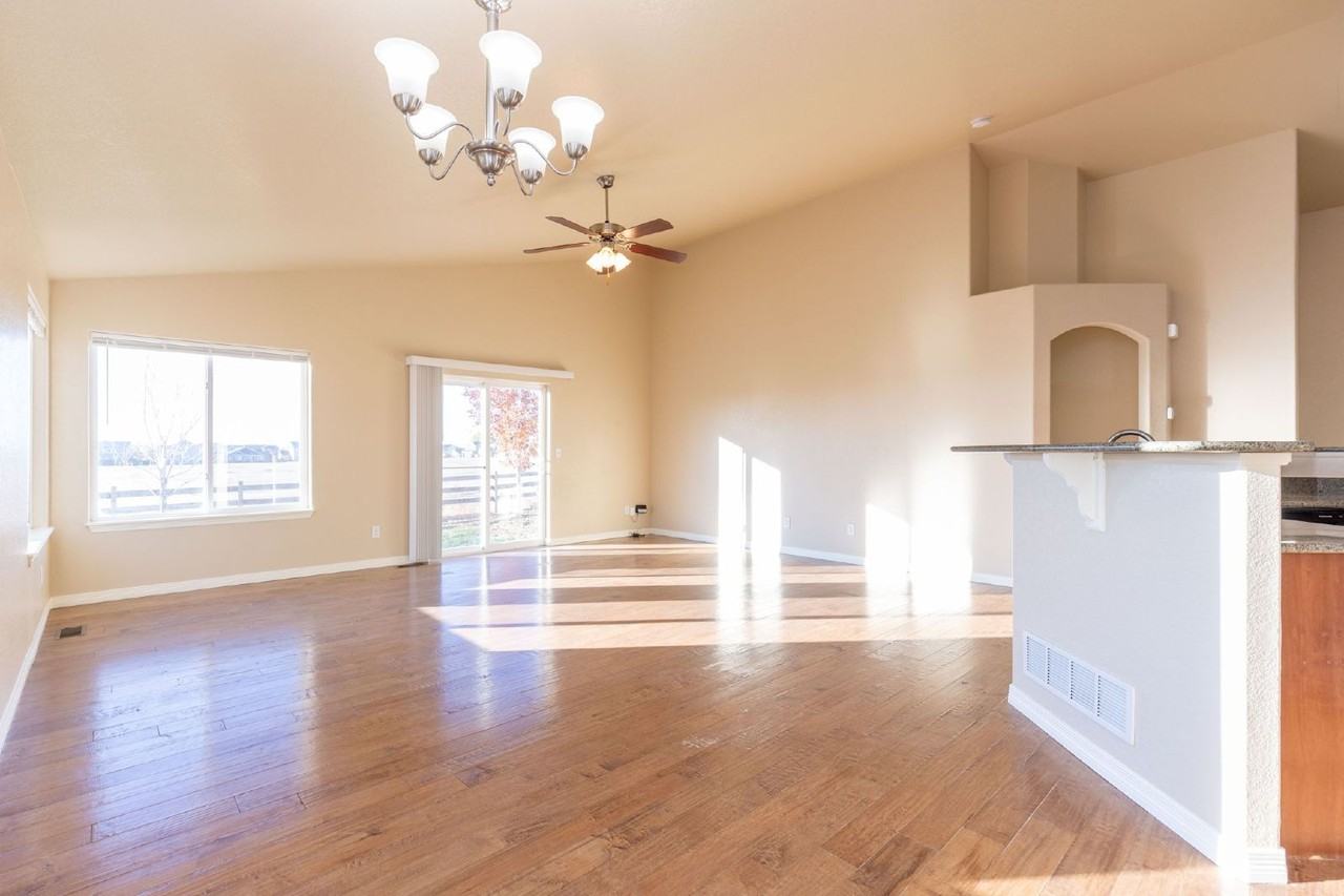 2650 Bridle Dr - Photo 5 of 27