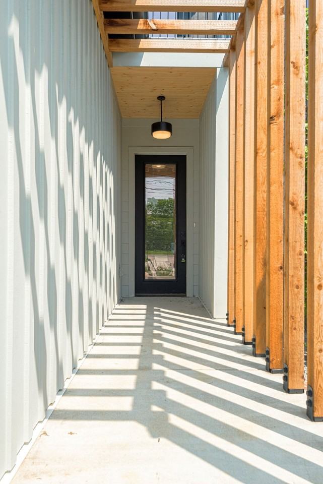 303B Riverside Dr - Photo 3 of 41