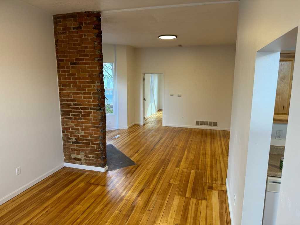 808 Des Moines St #810-1 - Photo 2 of 11