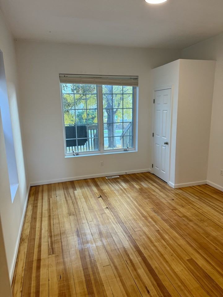 808 Des Moines St #810-1 - Photo 3 of 11