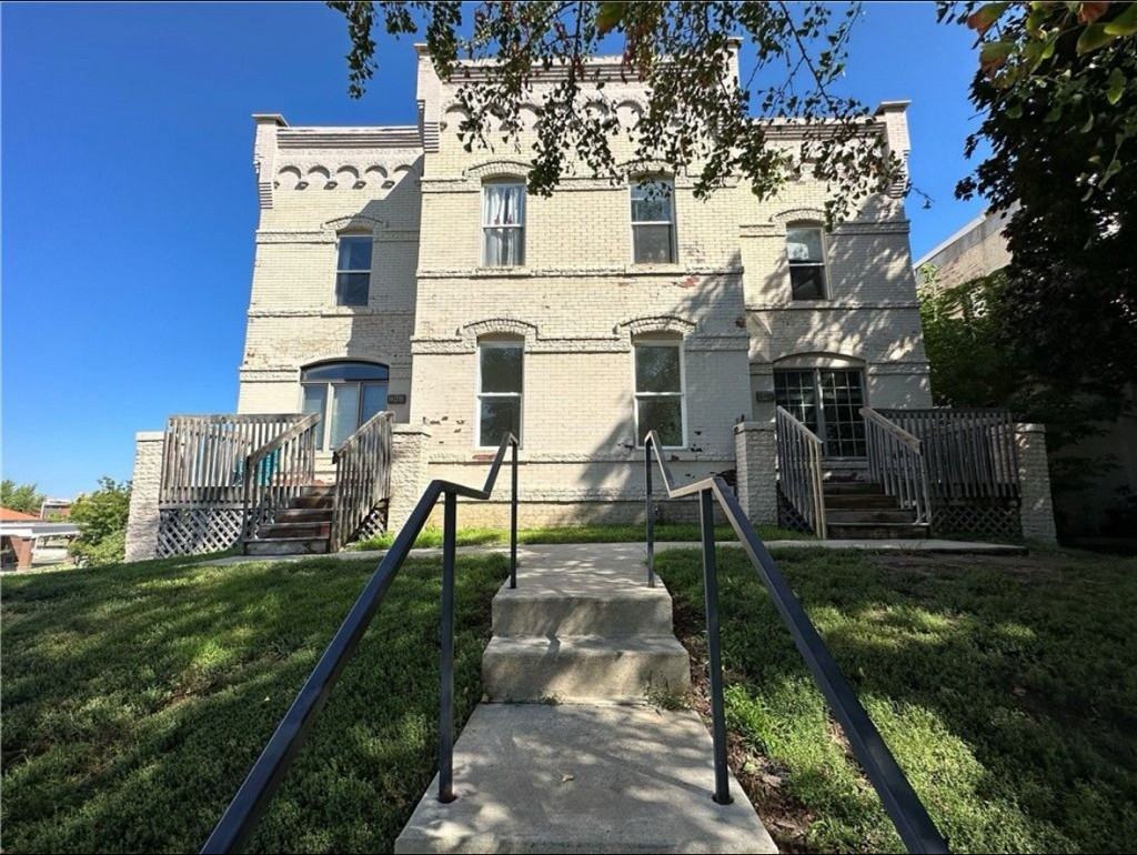 808 Des Moines St #810-1 - Photo 6 of 11