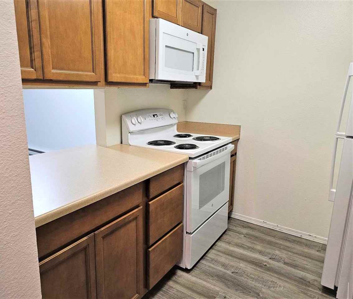 Sundance Apartments - Photo 5 of 21