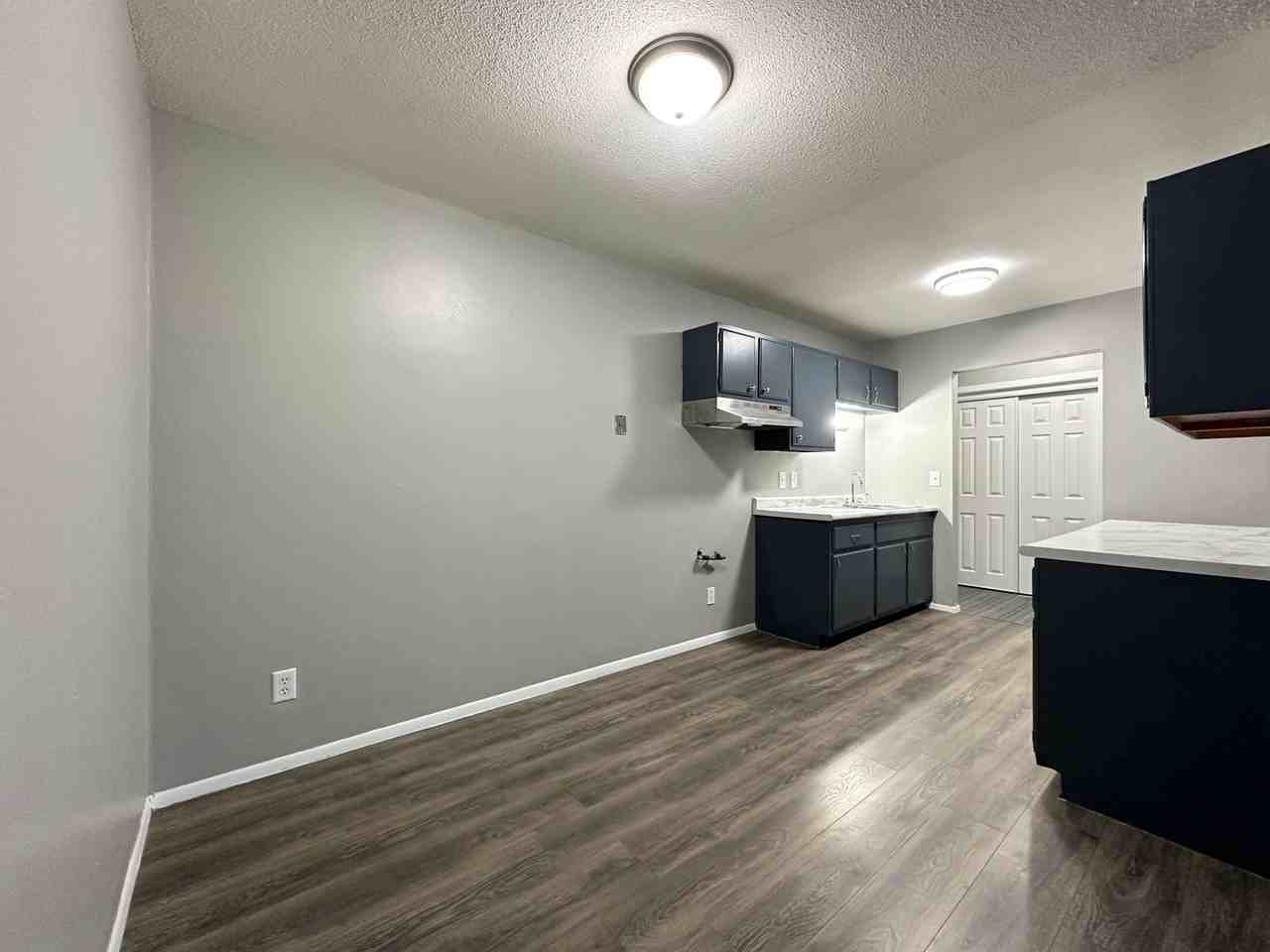 1315 Dowling Ave N - Photo 5 of 6