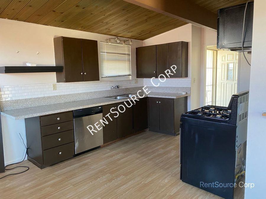 560 Frances Dr - Photo 2 of 22