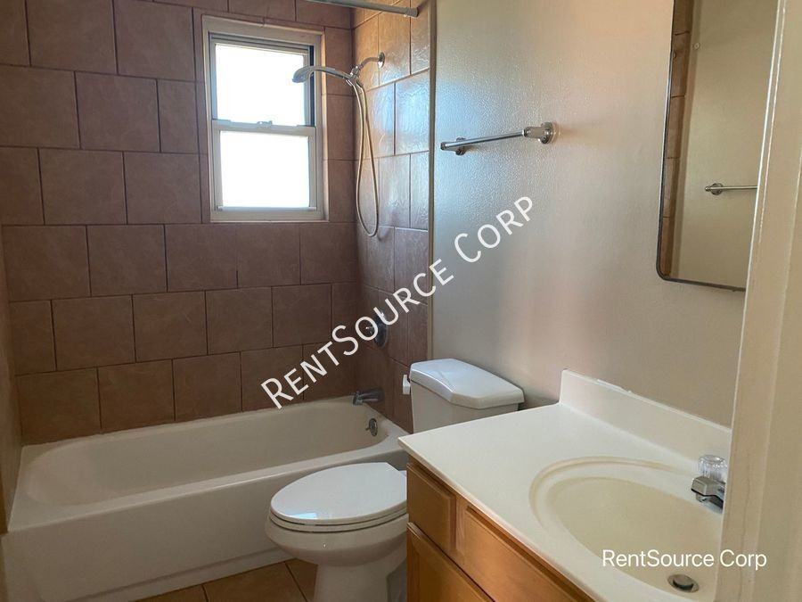 560 Frances Dr - Photo 3 of 22