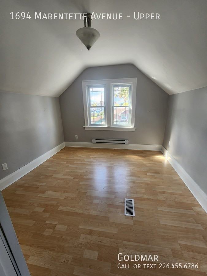 1694 Marentette Ave - Photo 3 of 10