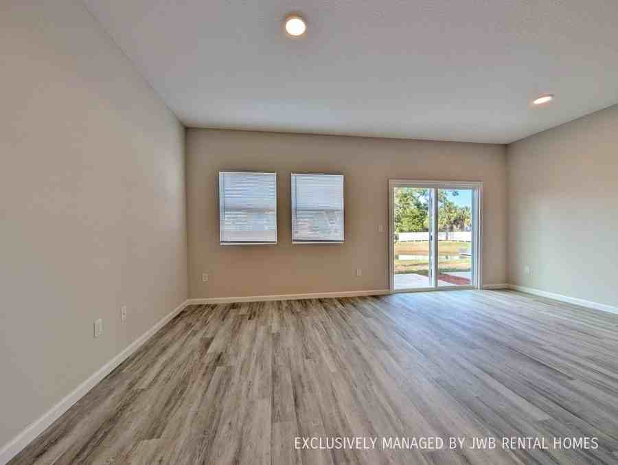 6045 Carolines Ct - Photo 3 of 17