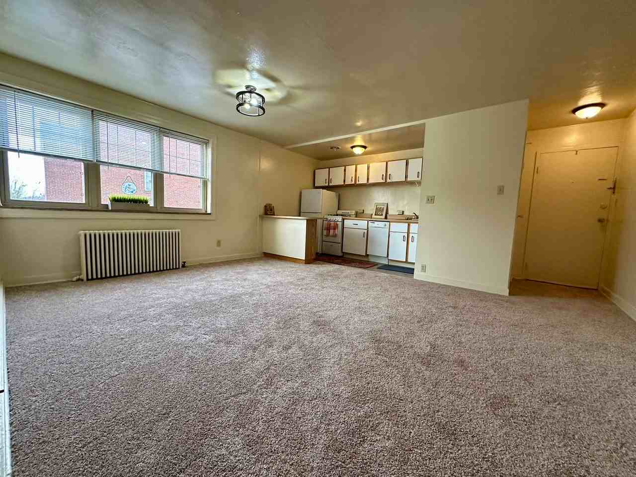 Chestnut Manor - Photo 2 of 8