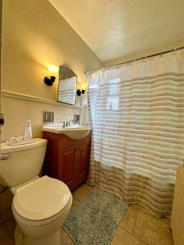 Chestnut Manor - Photo 6 of 8