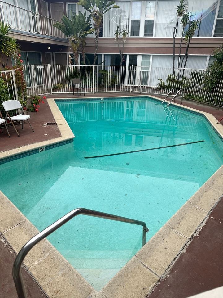 t7819 - Photo 3 of 5