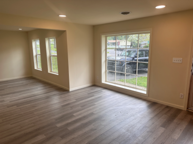 1940 N Oak Ln - Photo 3 of 16