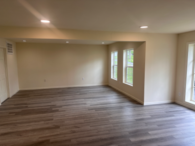 1940 N Oak Ln - Photo 4 of 16