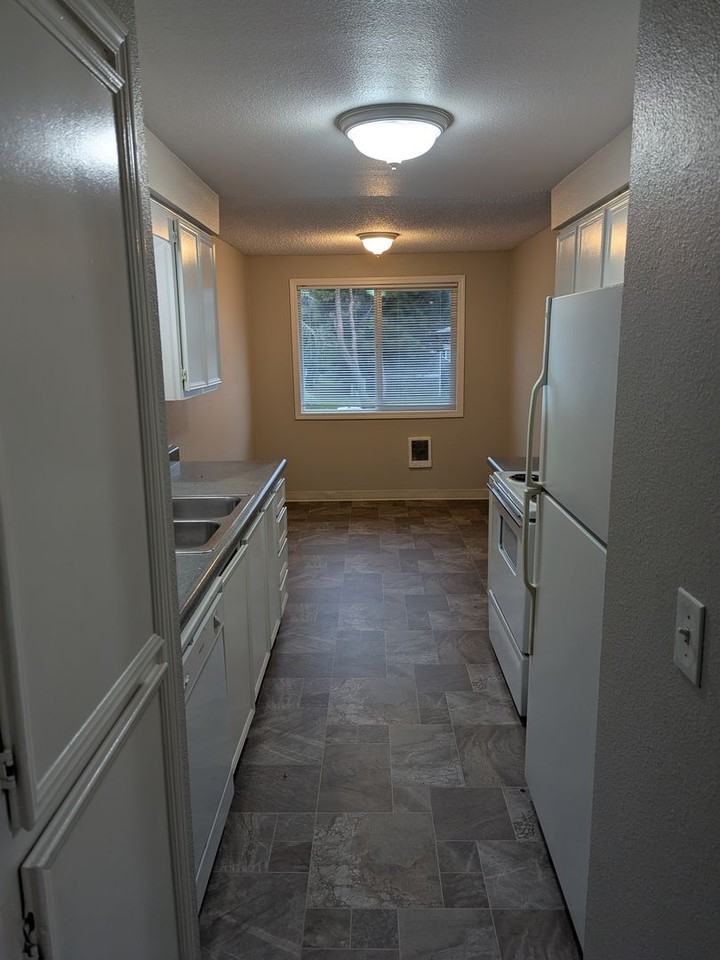 5463-5487 Commercial St SE - Photo 4 of 32