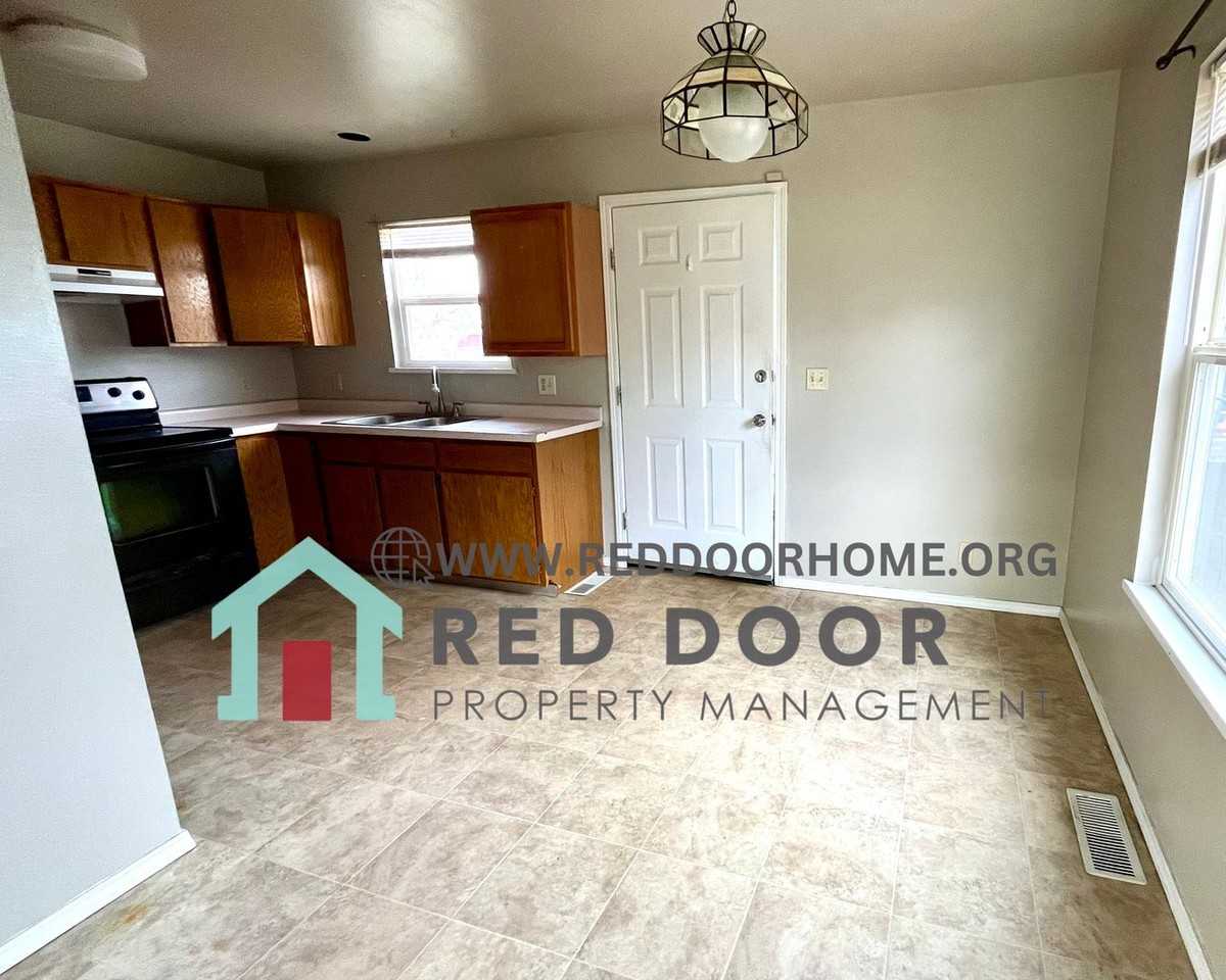 601 6th Avenue South - Photo 7 of 16