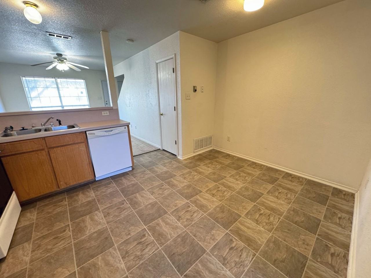 4505 Deek Dr - Photo 6 of 39