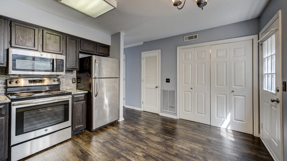 200 Royal Oaks Blvd #H4 - Photo 4 of 24