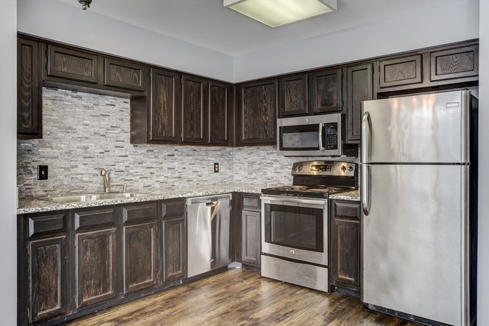 200 Royal Oaks Blvd #H4 - Photo 5 of 24