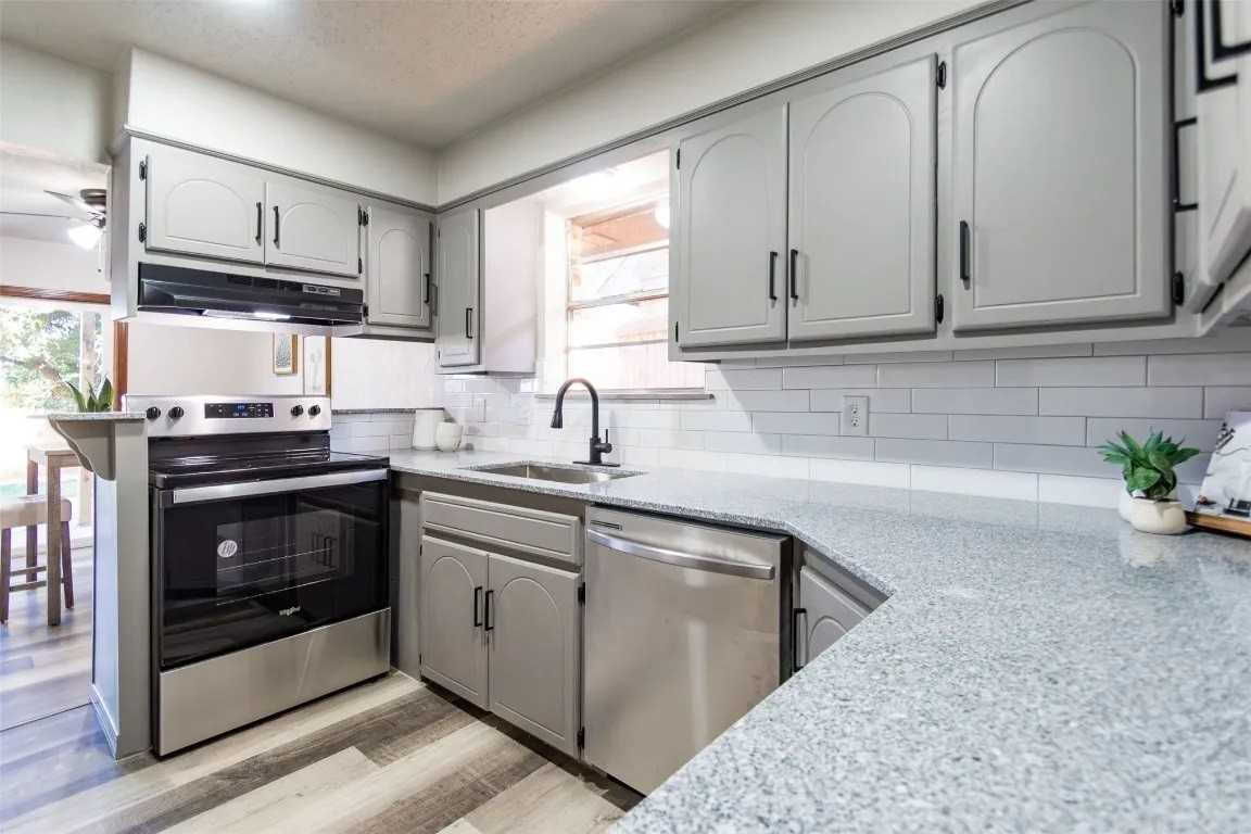9328 Lansbrook Ln #NA - Photo 4 of 28