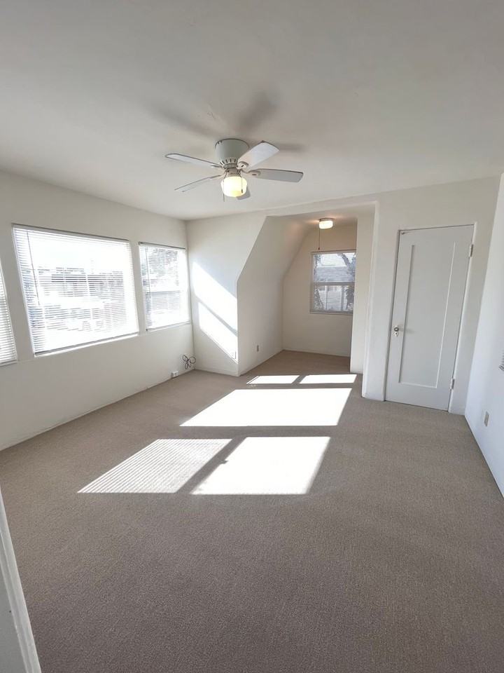 807 Jamaica Ct - Photo 2 of 15