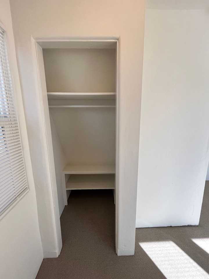 807 Jamaica Ct - Photo 6 of 15