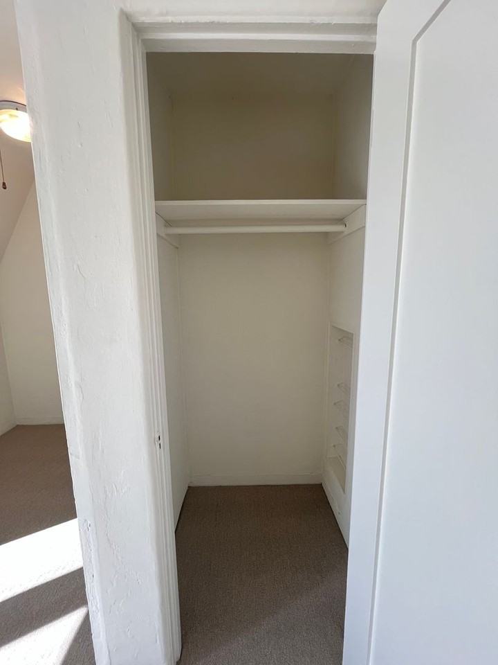 807 Jamaica Ct - Photo 7 of 15