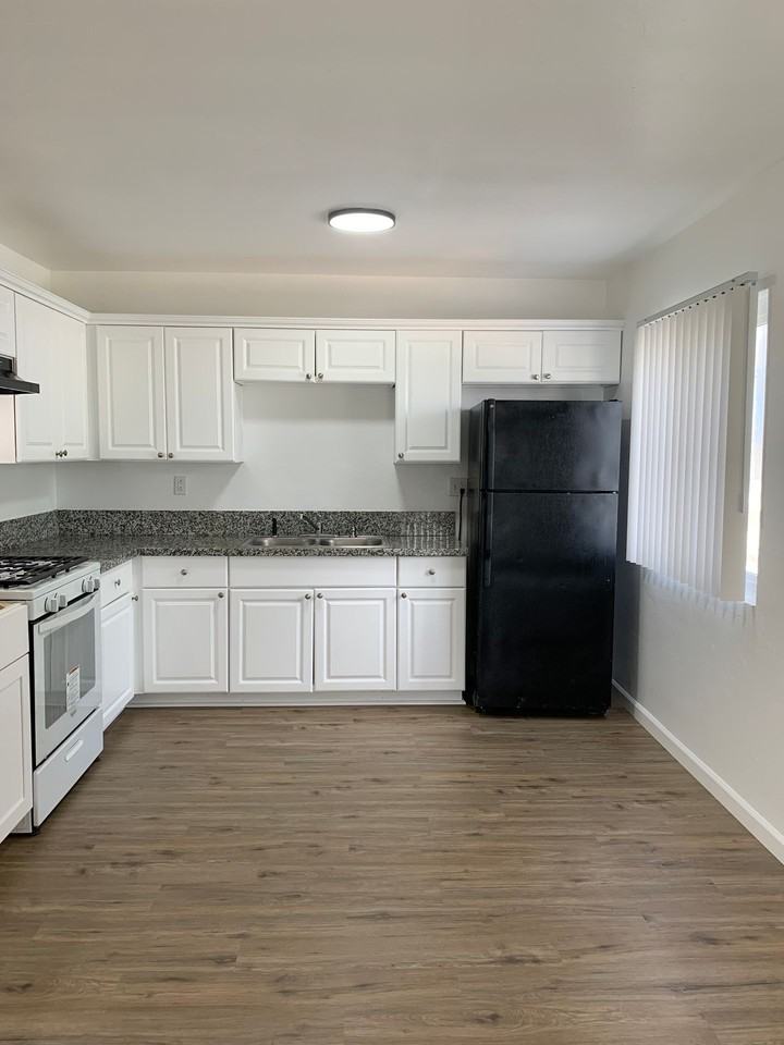 4077 Oakcrest Drive - Photo 2 of 4