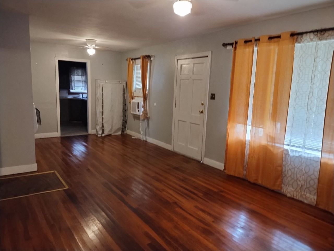 1509 Roberts St - Photo 3 of 18