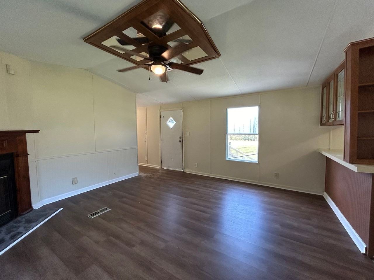 1118 Griffin Rd Se - Photo 2 of 13