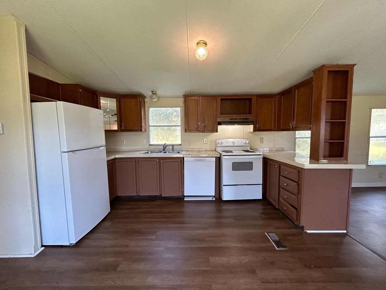 1118 Griffin Rd Se - Photo 3 of 13