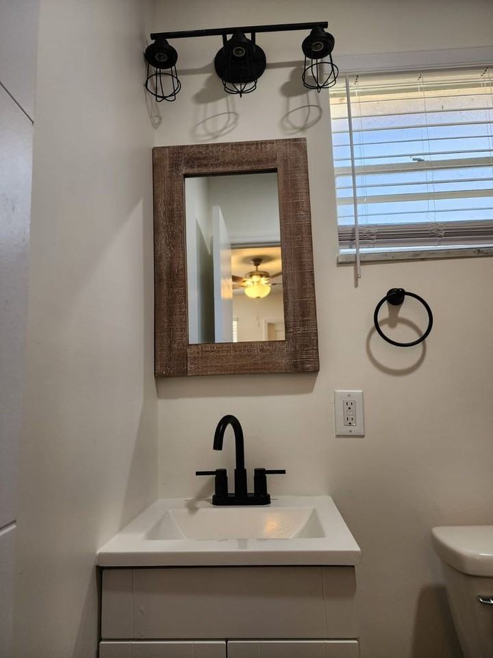 1984 Sw 29th Ave #A - Photo 6 of 18