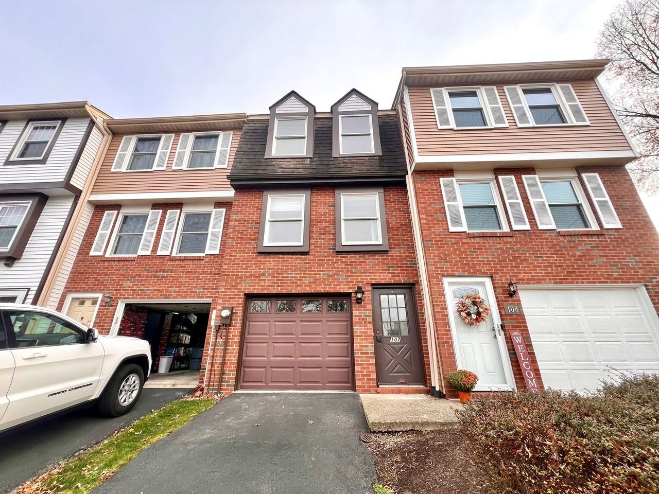 107 Bonnie Brae Dr - Photo 2 of 19