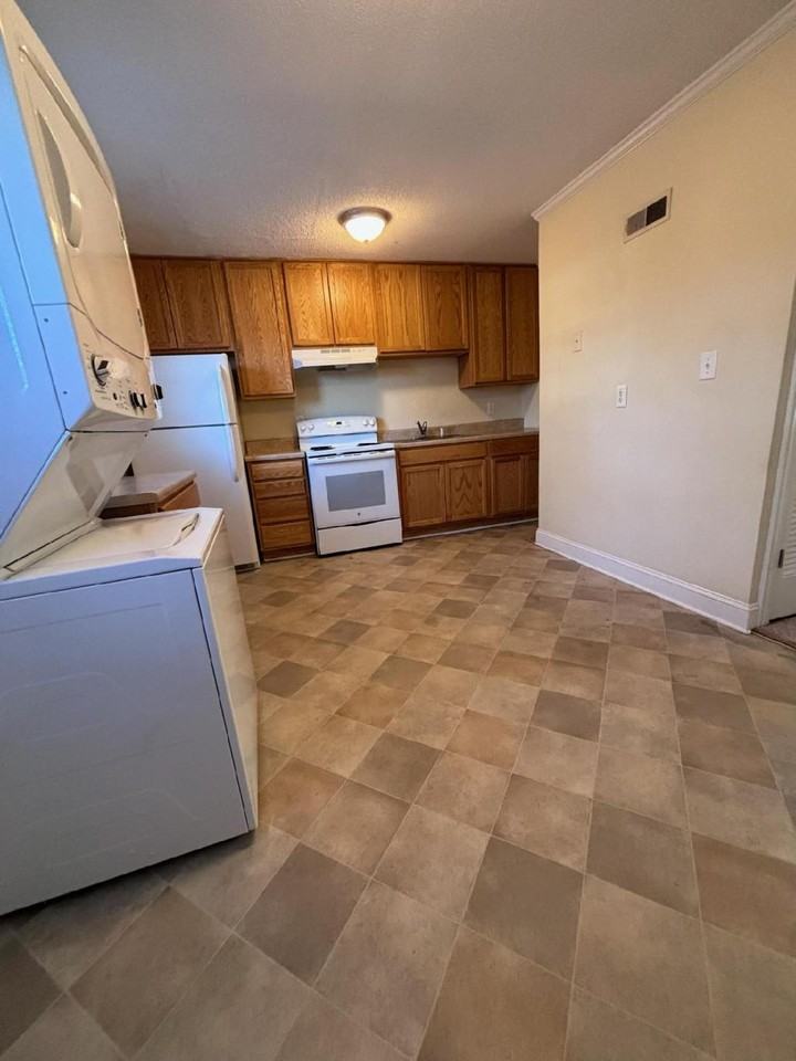 307 Jones Avenue Unit 8 - Photo 2 of 9