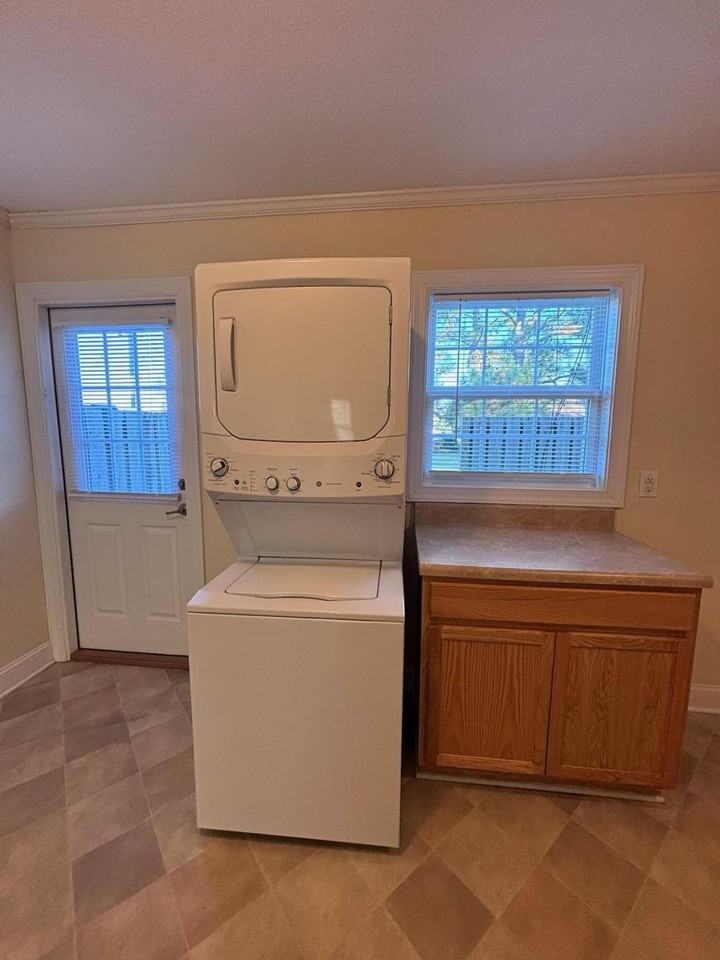 307 Jones Avenue Unit 8 - Photo 3 of 9