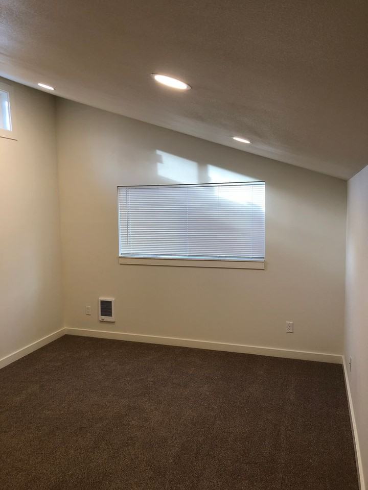 875 Bellevue Ave - Photo 2 of 20