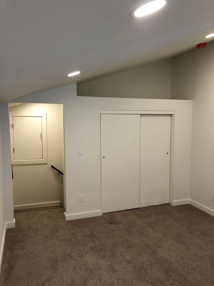 875 Bellevue Ave - Photo 3 of 20