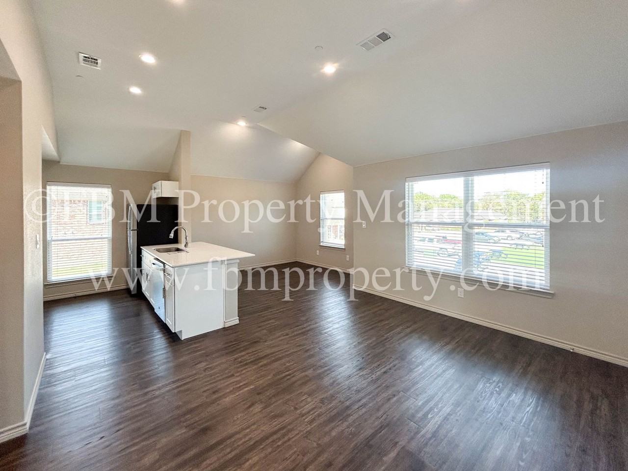 1203 N Clay St #522 - Photo 4 of 18