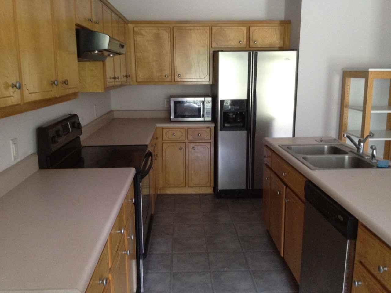 703 Guinevere Ct - Photo 3 of 7