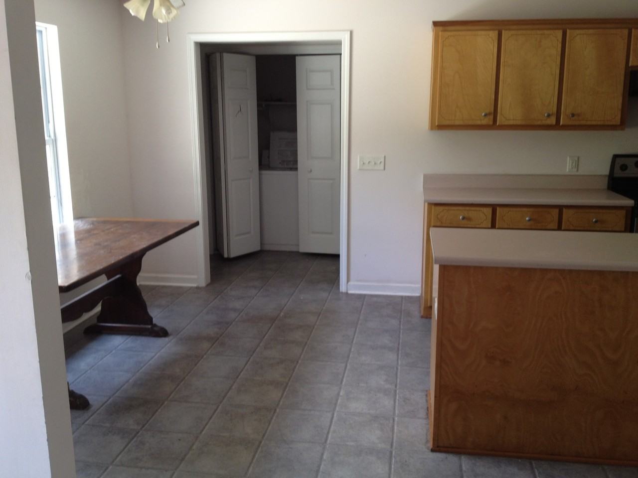 703 Guinevere Ct - Photo 4 of 7