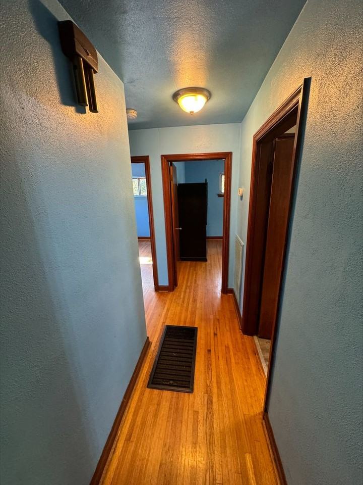 1501 Akins Dr - Photo 5 of 16